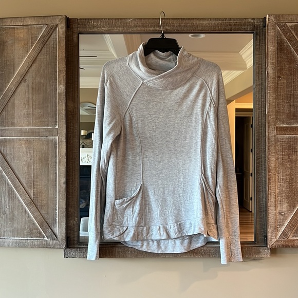 Yogalicious Comfy Cozy Pullover Lightweight Womens Medium - Picture 2 of 7